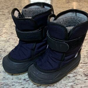 L.L. Bean Kids Black and Dark Blue Snow Boots